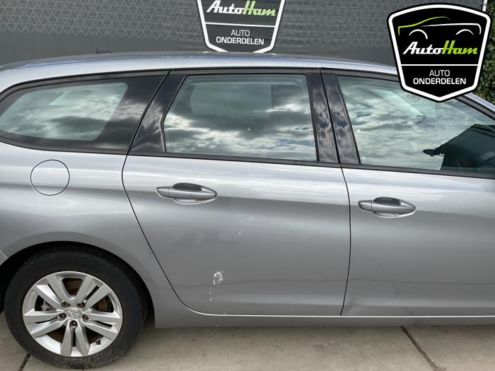 Peugeot 308 SW 1.2 12V e-THP PureTech 130 Épave (2015, Gris)