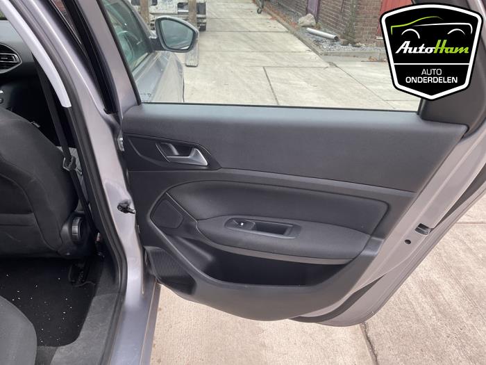 Peugeot 308 SW 1.2 12V e-THP PureTech 130 Épave (2015, Gris)
