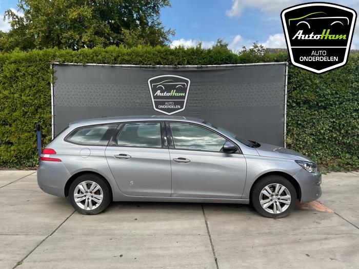 Peugeot 308 SW 1.2 12V e-THP PureTech 130 Épave (2015, Gris)