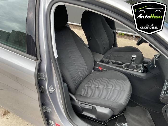Peugeot 308 SW 1.2 12V e-THP PureTech 130 Épave (2015, Gris)