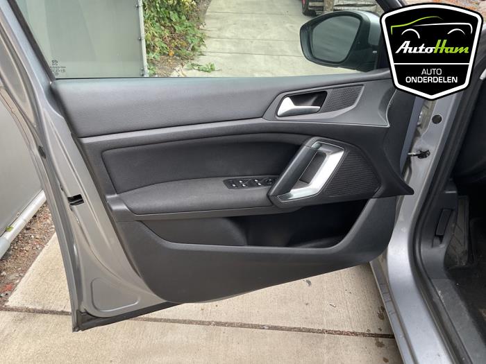 Peugeot 308 SW 1.2 12V e-THP PureTech 130 Épave (2015, Gris)