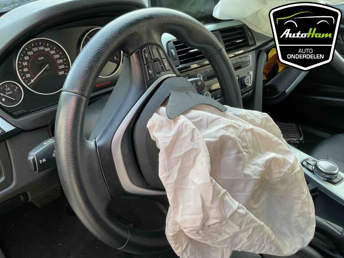 BMW 3 serie Touring 325d 2.0 16V Samochód złomowany (2014, Czarny)