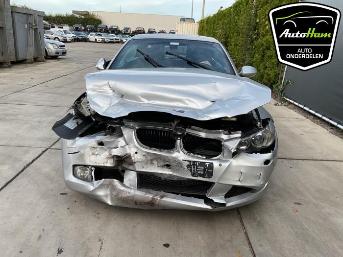 BMW 3 serie 320i 16V Samochód złomowany (2007, Szary)