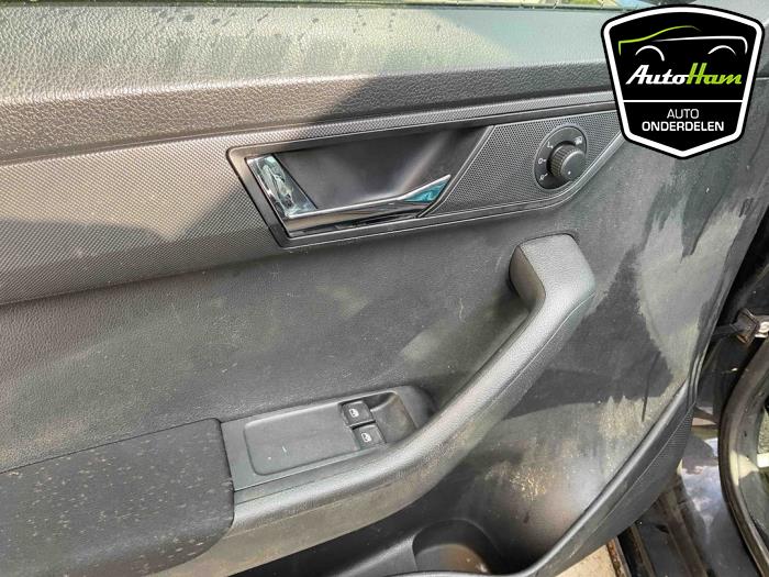 Skoda Fabia III 1.0 TSI 12V Skrotfordon (2018, ZWART)