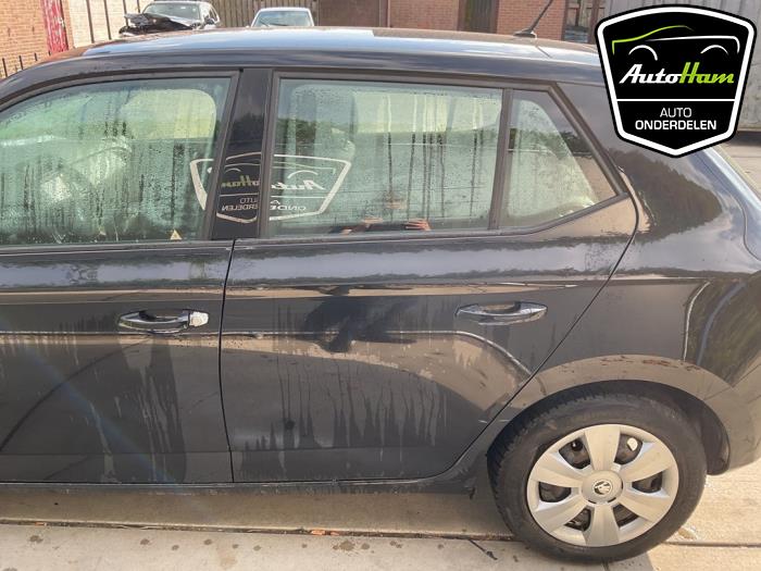 Skoda Fabia III 1.0 TSI 12V Skrotfordon (2018, ZWART)