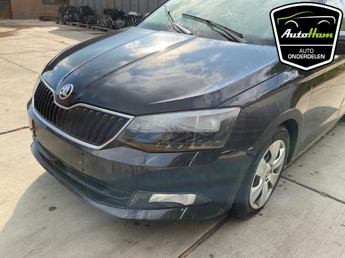 Skoda Fabia III 1.0 TSI 12V Skrotfordon (2018, ZWART)