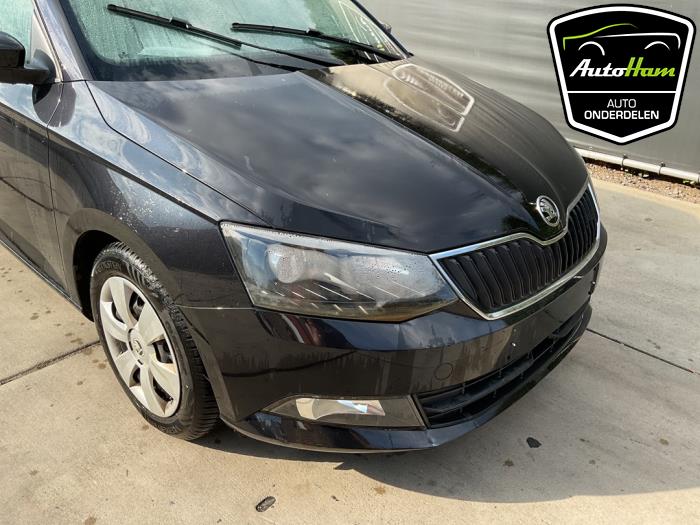 Skoda Fabia III 1.0 TSI 12V Skrotfordon (2018, ZWART)