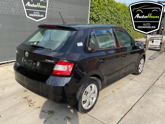 Skoda Fabia III 1.0 TSI 12V Skrotfordon (2018, ZWART)