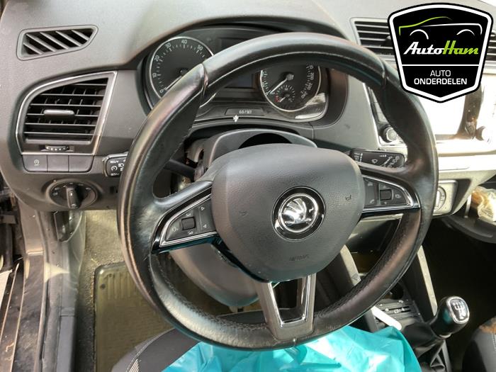Skoda Fabia III 1.0 TSI 12V Skrotfordon (2018, ZWART)