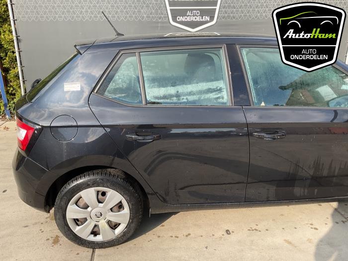Skoda Fabia III 1.0 TSI 12V Skrotfordon (2018, ZWART)