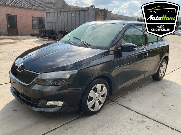 Skoda Fabia III 1.0 TSI 12V Skrotfordon (2018, ZWART)