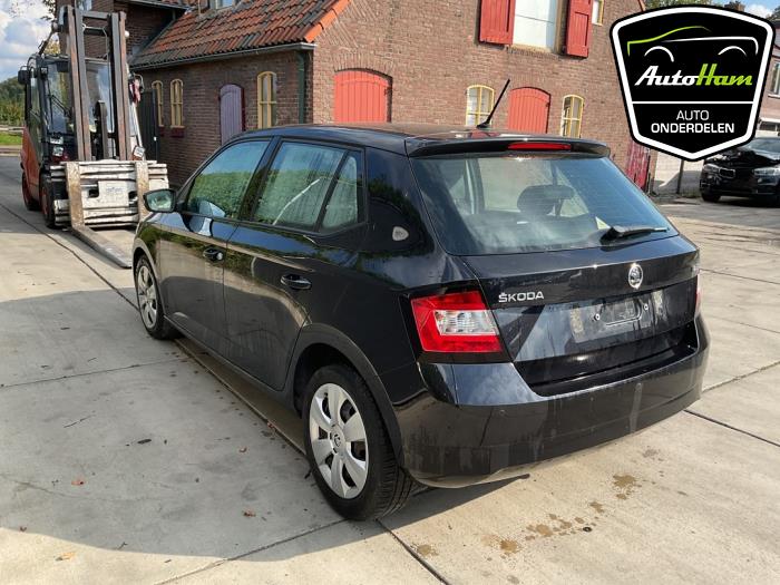 Skoda Fabia III 1.0 TSI 12V Skrotfordon (2018, ZWART)