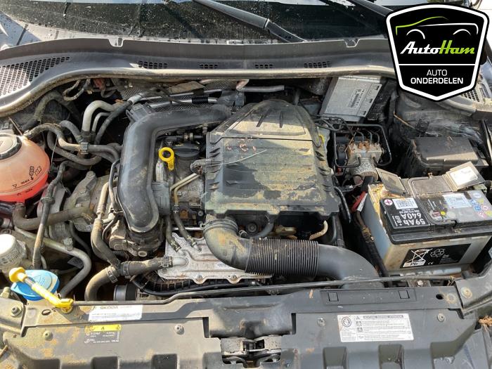 Skoda Fabia III 1.0 TSI 12V Skrotfordon (2018, ZWART)