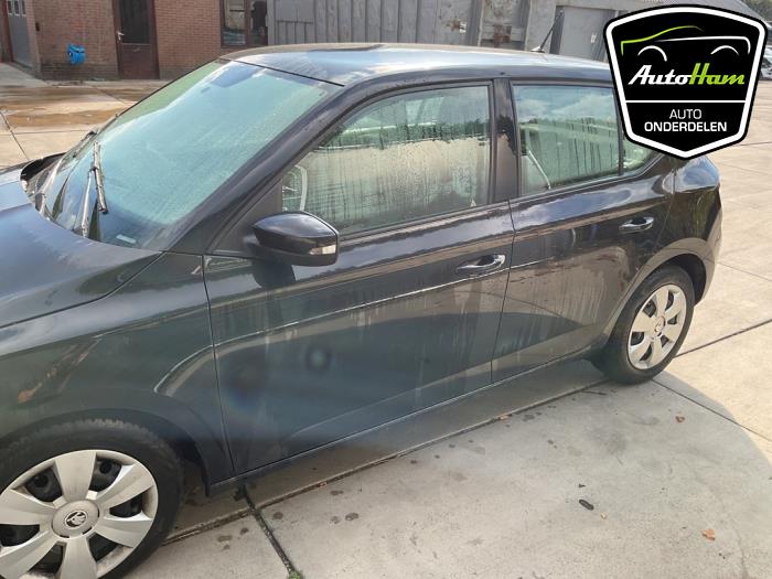 Skoda Fabia III 1.0 TSI 12V Skrotfordon (2018, ZWART)