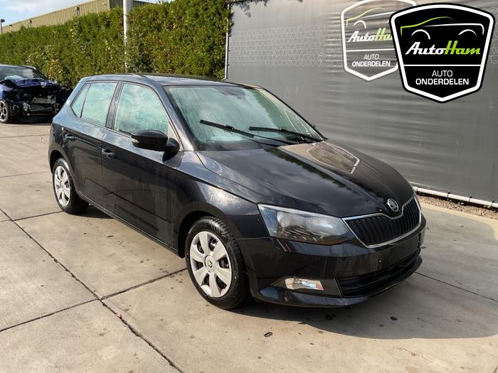 Skoda Fabia III 1.0 TSI 12V Skrotfordon (2018, ZWART)