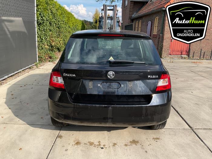 Skoda Fabia III 1.0 TSI 12V Skrotfordon (2018, ZWART)