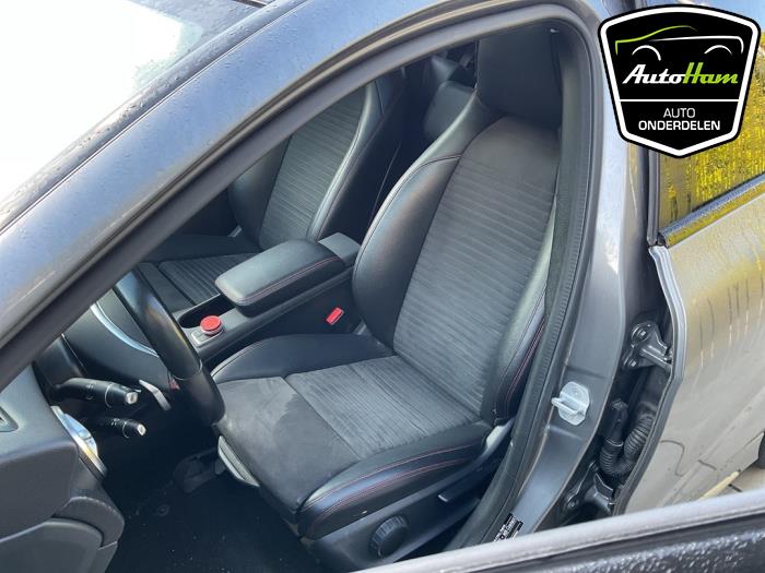 Mercedes A 1.6 A-180 16V Skrotfordon (2016, GRIJS)