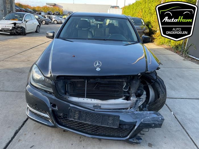 Mercedes C 1.8 C-180 CGI 16V Épave (2012, Noir)
