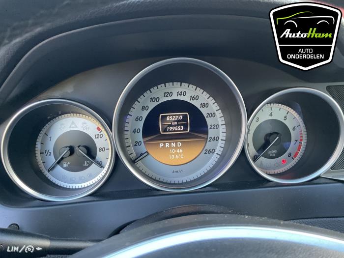 Mercedes C 1.8 C-180 CGI 16V Épave (2012, Noir)