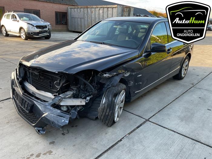 Mercedes C 1.8 C-180 CGI 16V Épave (2012, Noir)