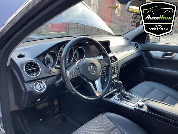 Mercedes C 1.8 C-180 CGI 16V Épave (2012, Noir)