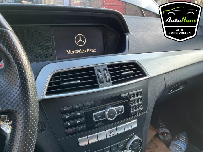 Mercedes C 1.8 C-180 CGI 16V Épave (2012, Noir)