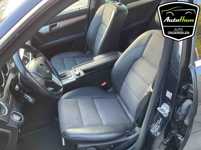 Mercedes C 1.8 C-180 CGI 16V Épave (2012, Noir)