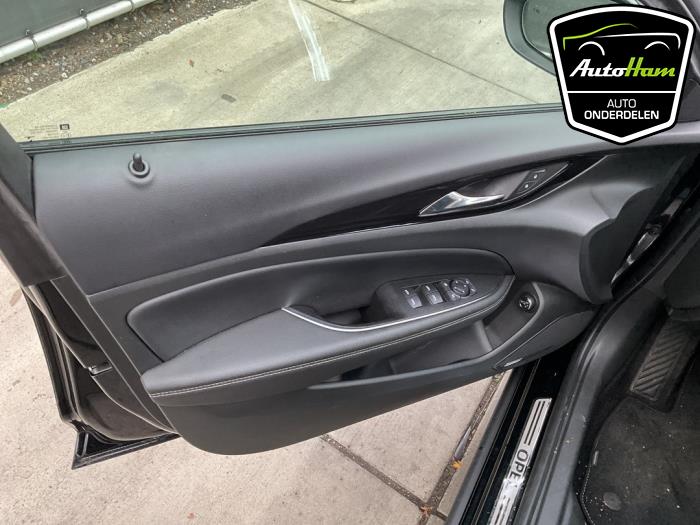 Opel Insignia Sports Tourer 2.0 CDTI 16V Épave (2019, Noir)