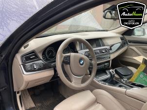 BMW 5 serie 530i 24V TwinPower Turbo Samochód złomowany (2013, Niebieski)