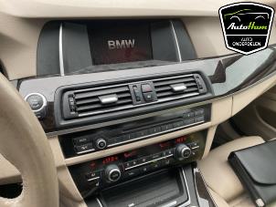 BMW 5 serie 530i 24V TwinPower Turbo Samochód złomowany (2013, Niebieski)