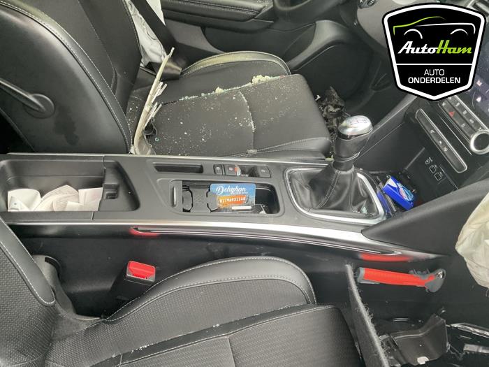Renault Megane IV Estate 1.3 TCE 160 16V Épave (2022, Gris)