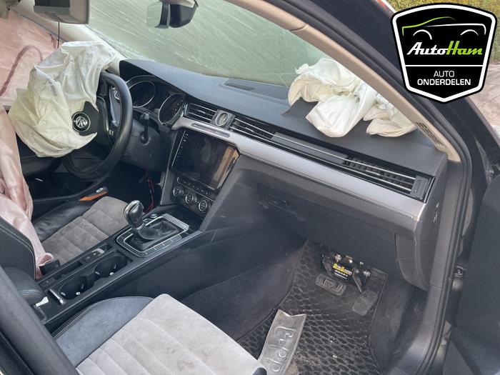 Volkswagen Passat 2.0 TDI BiTurbo 16V 4Motion Épave (2018, Gris)