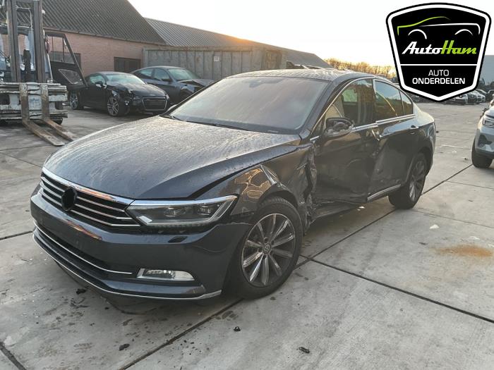 Volkswagen Passat 2.0 TDI BiTurbo 16V 4Motion Épave (2018, Gris)