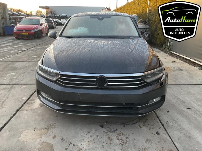Volkswagen Passat 2.0 TDI BiTurbo 16V 4Motion Épave (2018, Gris)