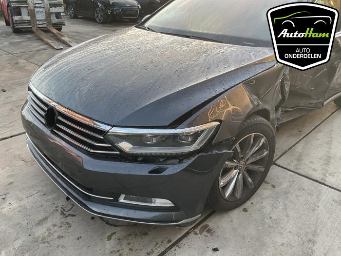 Volkswagen Passat 2.0 TDI BiTurbo 16V 4Motion Épave (2018, Gris)