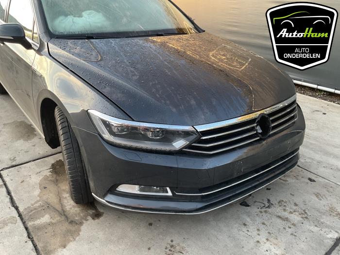 Volkswagen Passat 2.0 TDI BiTurbo 16V 4Motion Épave (2018, Gris)