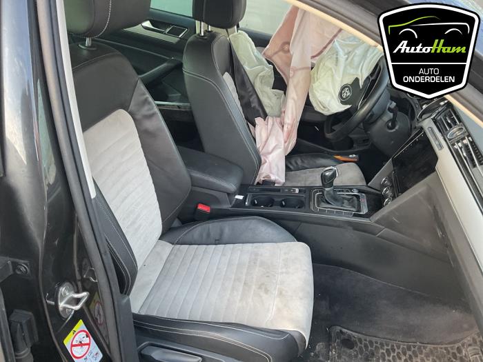 Volkswagen Passat 2.0 TDI BiTurbo 16V 4Motion Épave (2018, Gris)