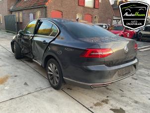 Volkswagen Passat 2.0 TDI BiTurbo 16V 4Motion Épave (2018, Gris)