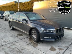 Volkswagen Passat 2.0 TDI BiTurbo 16V 4Motion Épave (2018, Gris)