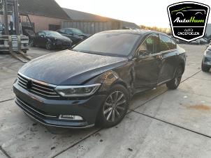 Volkswagen Passat 2.0 TDI BiTurbo 16V 4Motion Épave (2018, Gris)