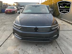 Volkswagen Passat 2.0 TDI BiTurbo 16V 4Motion Épave (2018, Gris)