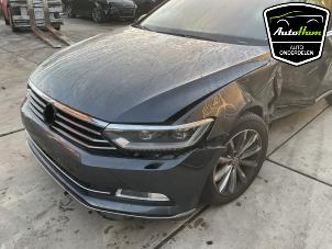 Volkswagen Passat 2.0 TDI BiTurbo 16V 4Motion Épave (2018, Gris)