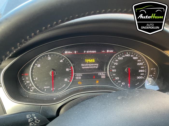 Audi A6 Avant 2.0 TDI 16V Samochód złomowany (2015, Czarny)