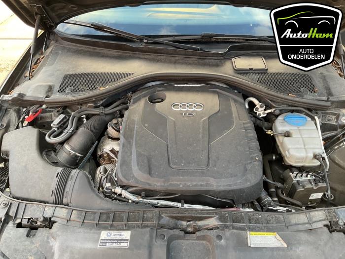 Audi A6 Avant 2.0 TDI 16V Samochód złomowany (2015, Czarny)