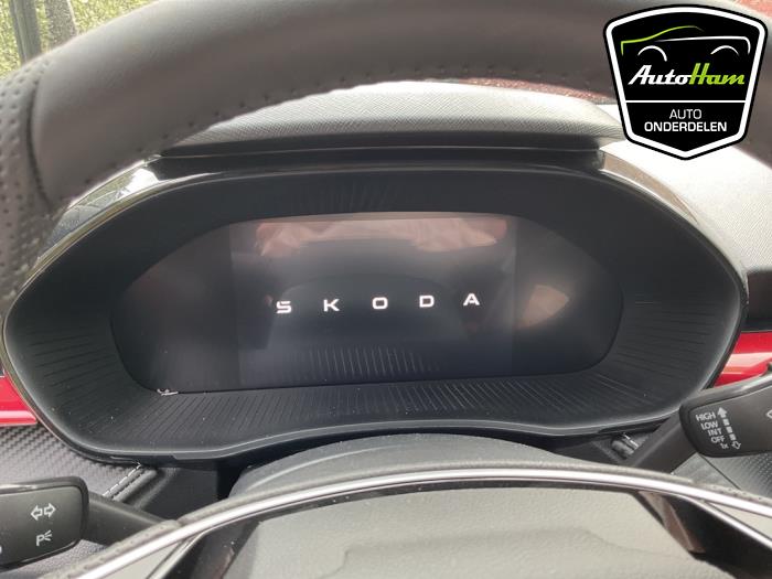 Skoda Fabia IV 1.0 TSI 12V Épave (2026, Rouge, Noir)