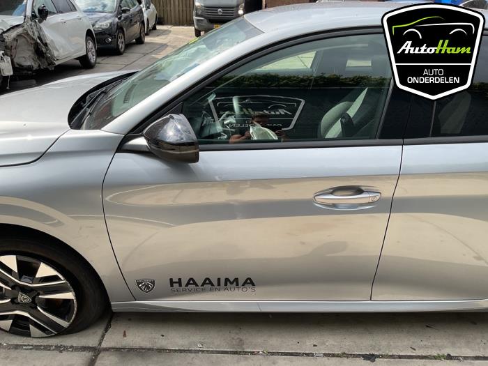 Peugeot 208 II 1.2 Hybrid 100 Vehículo de desguace (2024, Gris)