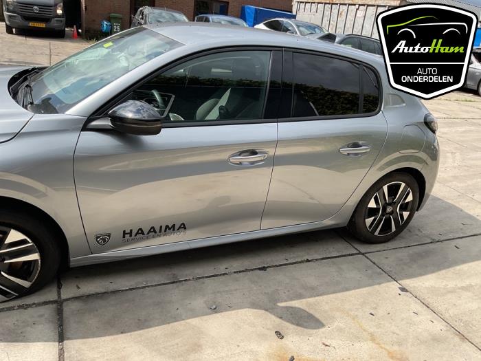 Peugeot 208 II 1.2 Hybrid 100 Vehículo de desguace (2024, Gris)