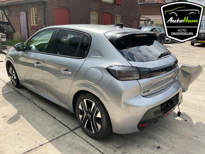 Peugeot 208 II 1.2 Hybrid 100 Vehículo de desguace (2024, Gris)