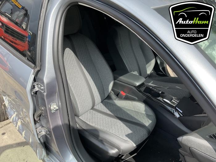Peugeot 208 II 1.2 Hybrid 100 Vehículo de desguace (2024, Gris)