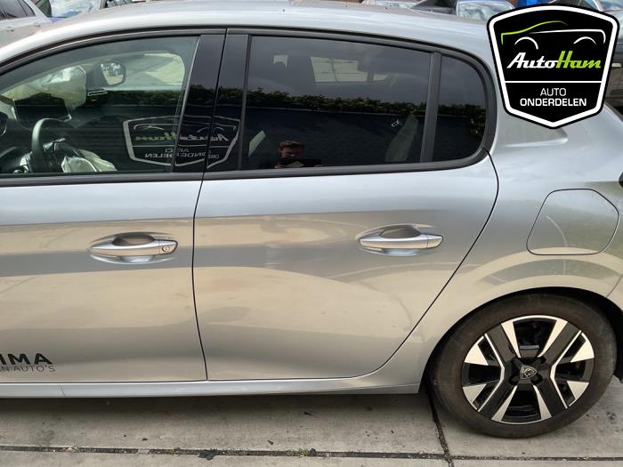 Peugeot 208 II 1.2 Hybrid 100 Vehículo de desguace (2024, Gris)